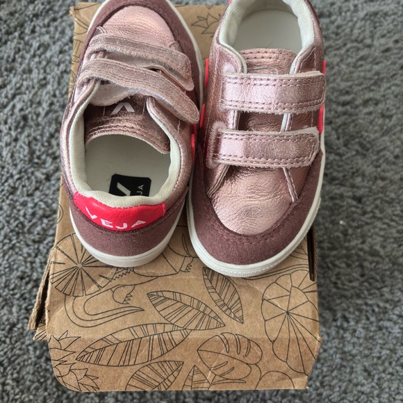 Veja Kids Sneakers in Pink and Tan - Picture 2 of 8